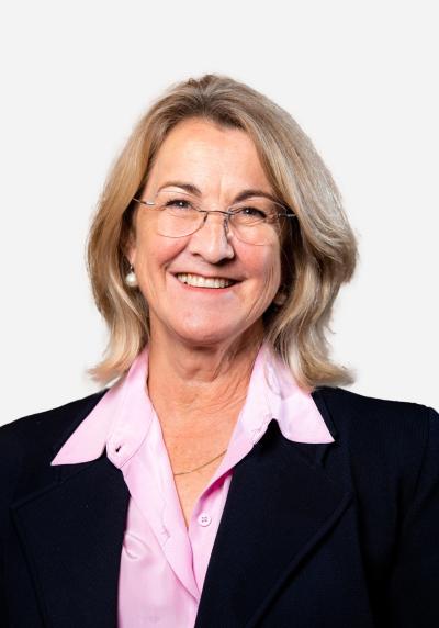 Portrait of Dr Hermione Parsons